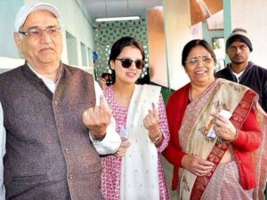 MS Dhoni's parents and wife 