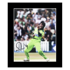 Mohammad Amir Autograph,