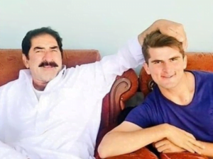 Shaheen afridi with his father, Ayaz Khan,