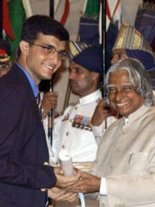 Sourav Ganguly receiving Padma Shri from APJ Abdul Kalam 